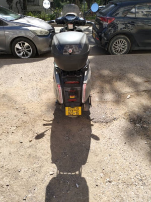 motos-et-scooters-vms-victoria-2023-bir-mourad-rais-alger-algerie