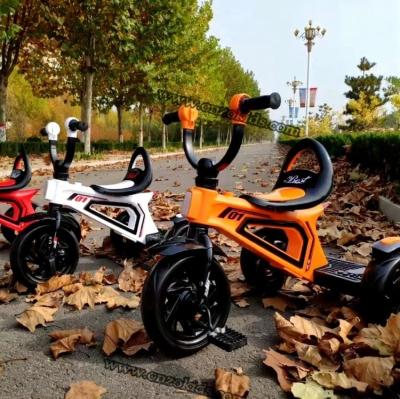 Tricycle à pédale pour enfants avec musique Led