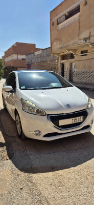 voitures-peugeot-208-2015-allure-laghouat-algerie