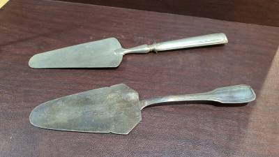 Spatule pour gateau en métal argenté