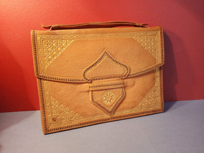 Pochette / petit cartable / Range document vintage en cuir fait main orné de motifs arabesque
