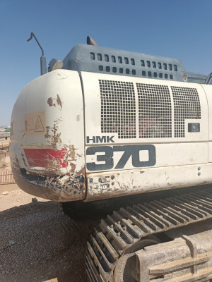 engin-hidromek-pelle-sur-chenielle-2014-biskra-algerie