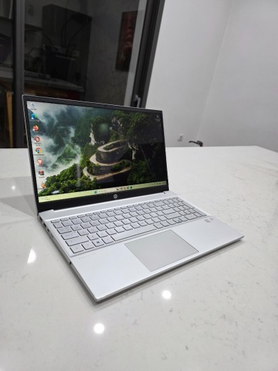 Hp pavilion Tactile 15P ryzen 5 series 5000