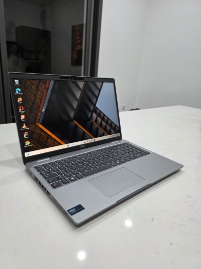 Dell Lattitude Ultra 5 vPRO 15.6"pouces