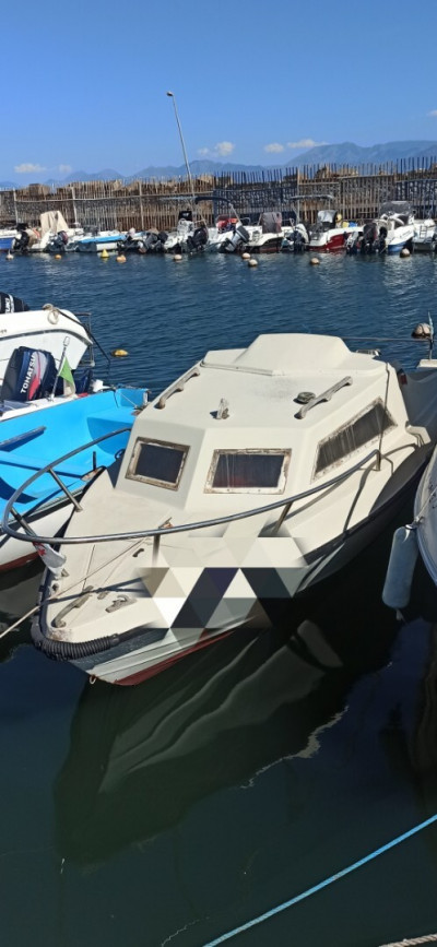 barques-bateau-de-plaisance-francais-bejaia-algerie