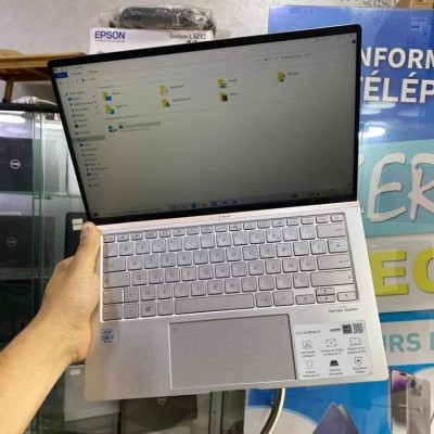  ASUS ZenBook 14 i7 10510U 8 Go DDR4  512GB 14.1" Full HD  FACE iD Avec Pavé Tactile (NumPad).