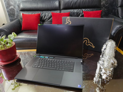 pc-portable-razer-blade-18-core-i9-14900hx-rtx-4090-16go-ecran-mini-led-qhd-300hz-ram-32go-ssd-2tb-rouiba-alger-algerie