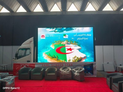 Fabrication et location camion avec ecran geant P3,91