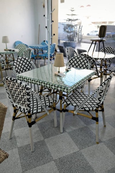 أثاث-آخر-ensemble-table-carre-parisienne-080-4-chaises-parisiennes-nouvel-arrivage-العلمة-سطيف-الجزائر