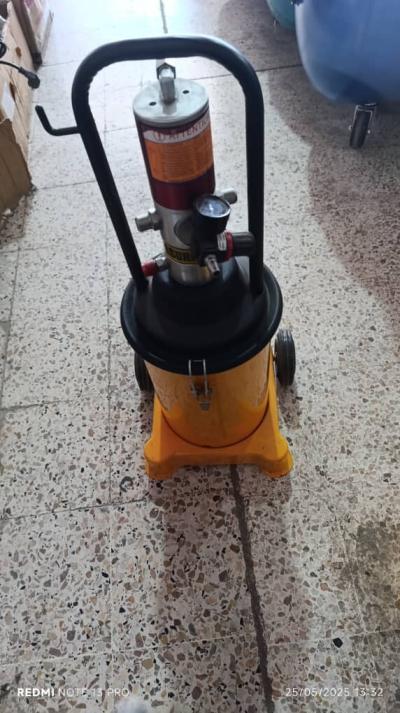 Pompe à graisse pneumatique 12kg