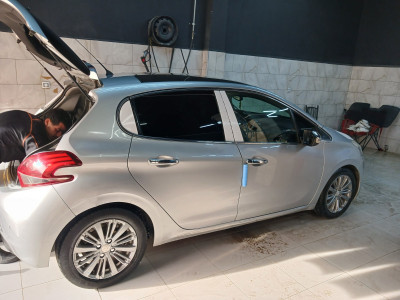 citadine-peugeot-208-2015-allure-facelift-khenchela-algerie