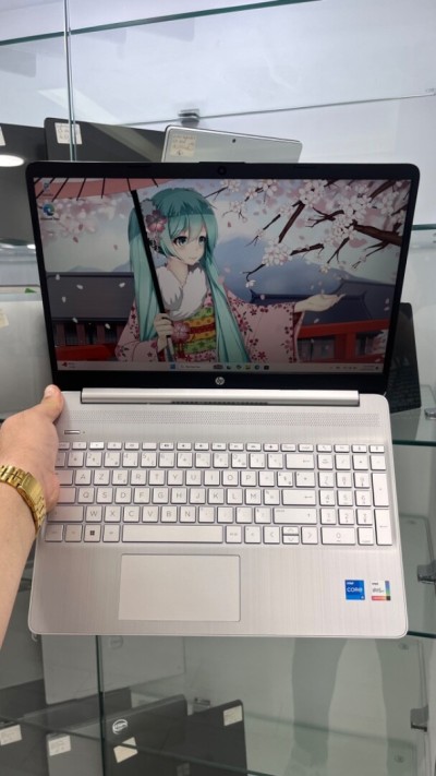 HP LAPTOP 15S I5-12TH 15.6'' 16RAM 512 SSD  IRIS XE BATTERIE +3 HEURES  