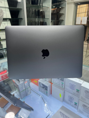 MACBOOK PRO 2020 M1 256SSD CYCLE 41