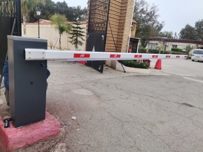 Barrière levant la marque  NICE et MG disponible 