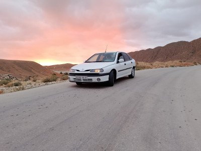 voitures-renault-laguna-1-2000-el-kantara-biskra-algerie