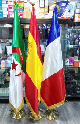 autre-drapeau-algerie-et-paye-grand-model-dar-el-beida-alger