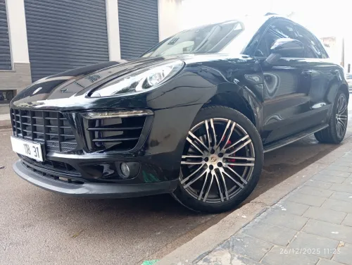Porsche Macan 2018 2.0L 258 CH TOUTE OPTIONS 1ERE MAIN 74000KM