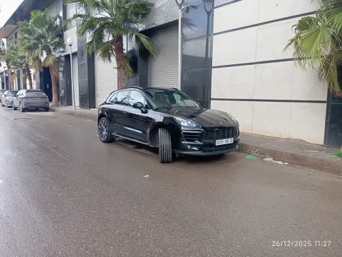 Porsche Macan 2018 2.0L 258 CH TOUTE OPTIONS 1ERE MAIN 74000KM