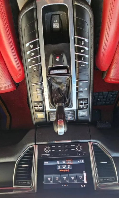 Porsche Macan 2018 2.0L 258 CH TOUTE OPTIONS 1ERE MAIN 74000KM