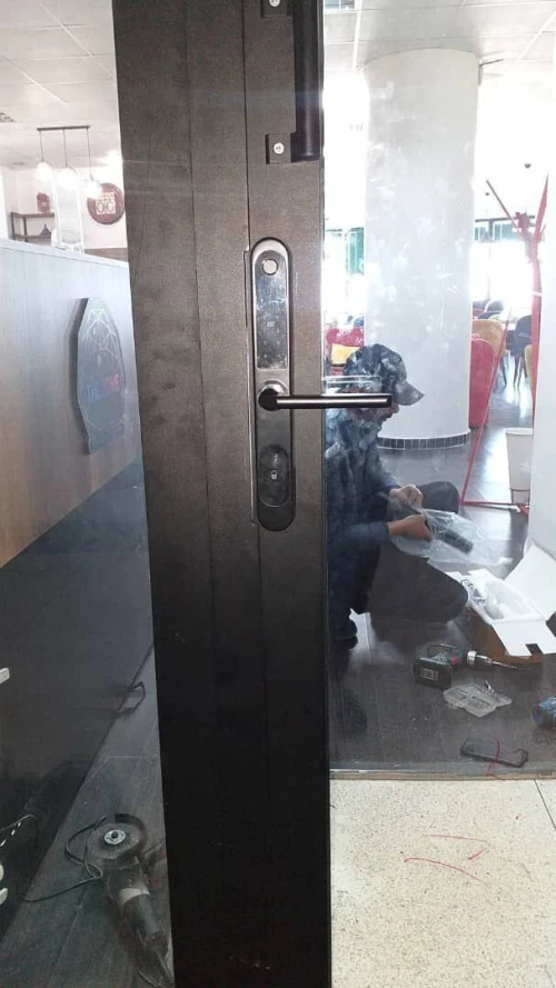 Serrure intélligente Pour porte Aluminium et PVC avec telecommande 