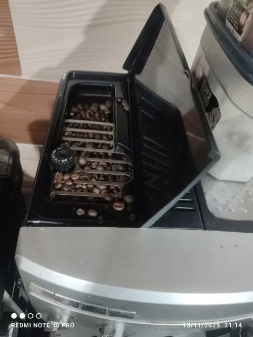 machine a café Delonghi magnifica