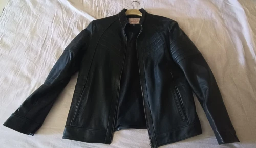 Veste noire en cuir 