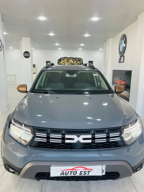 Renault Duster 2024 Chanel gold