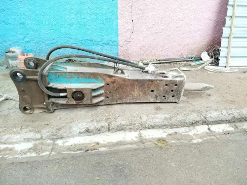 a vendre Marteau brise roche MSB 550