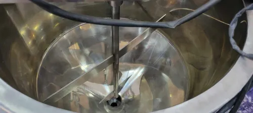 Remplisseuse semi automatique liquide et visqueux 100ml-1000ml avec table 