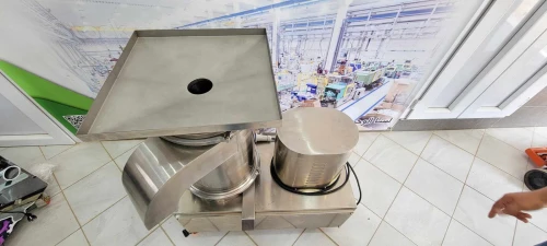 Machine qui sépare automatiquement la coquille d'œuf et le liquide d'œuf. 