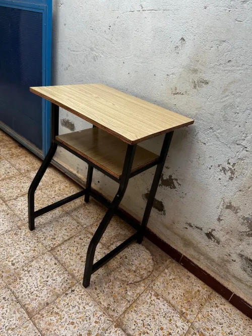 Chaise et tables élèves + paillasse et bureau 