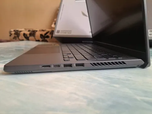 ASUS ROG Zephyrus G14 / Ryzen 9 7940HS / RTX 4060 / 32GB / 1TB ssd pcie /165Hz Gaming Laptop