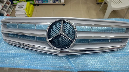 CALENDRE (GRILLE DE RADIATEUR) POUR MERCEDES-BENZ CLASSE C W204 CHROMÉ