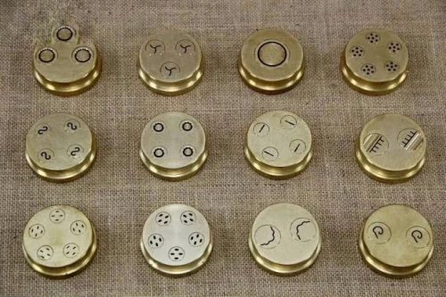 Confection sur mesure de tout types de moule pastilles filière bronze inox machine pâte alimentaire