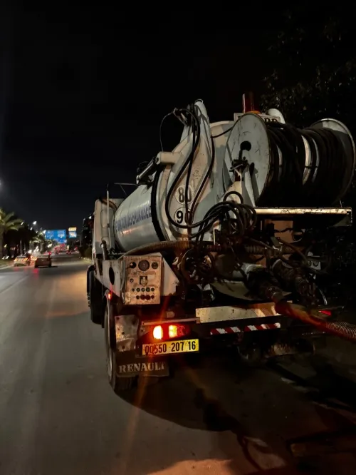 Camion vidange debouchage canalisation de regarde fesse septique