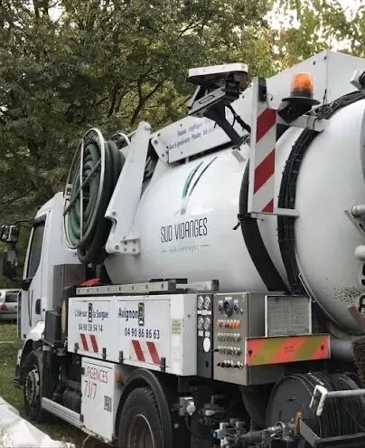 Camion vidange debouchage canalisation de regarde fesse septique