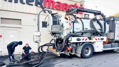 Camion vidange debouchage canalisation de regarde fesse septique