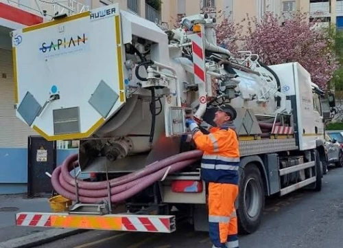 Camion vidange debouchage canalisation de regarde fesse septique