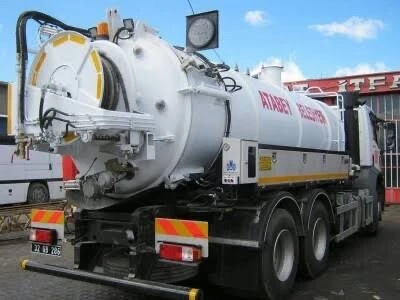 Camion vidange debouchage canalisation de regarde fesse septique