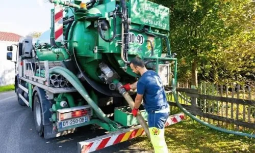 Camion vidange debouchage canalisation de regarde fesse septique