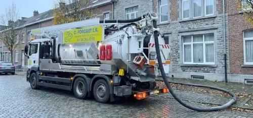Camion vidange debouchage canalisation de regarde fesse septique