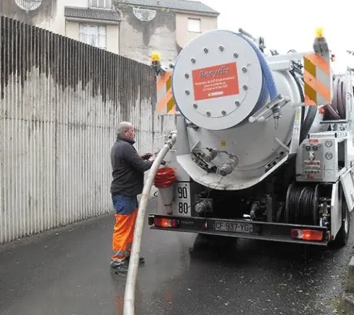 Camion débouchage vidange nettoyage canalisation Curage 