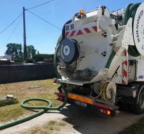 Camion vidange debouchage canalisation de regarde fesse septique