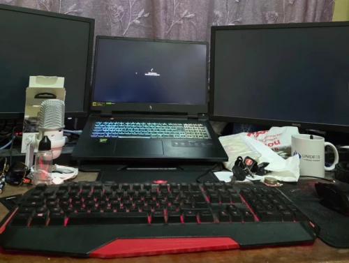 Acer Nitro 17 (Laptop Gamer) + Double Ecran BenQ + Docking Station Lenovo + Combo Clavier/Souris SoG