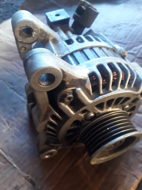 alternateur Demi moteur 1.4 amortisseur  cardan 206 vilbrequin injecteur 1.4 hdi tdci poulie