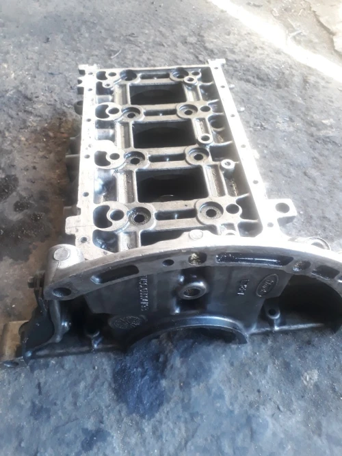 alternateur Demi moteur 1.4 amortisseur  cardan 206 vilbrequin injecteur 1.4 hdi tdci poulie