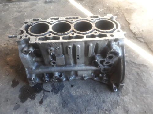 alternateur Demi moteur 1.4 amortisseur  cardan 206 vilbrequin injecteur 1.4 hdi tdci poulie