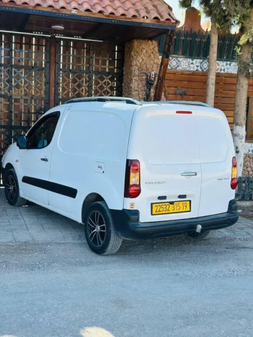 Peugeot B9 2015 B9