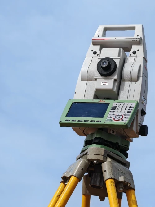 كراء لايكا طوبوغرفيا طوبوغراف Topographe LOCATION DE MATERIEL TOPOGRAPHIQUE leica
