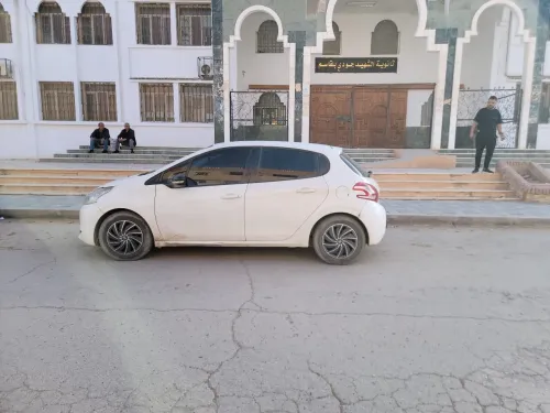 Peugeot 208 2012 